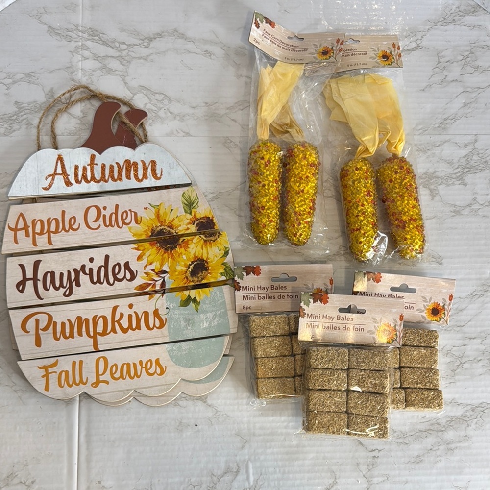 Autumn Harvest crafters mini hay bales corn on Cobb and wall sign fall